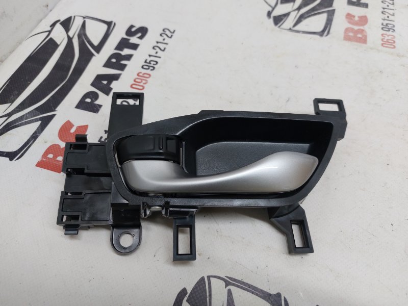 Ручка двери внутренняя передняя левая Honda CR-V 2020 1.5 72160-TLA-A01ZB Б/У
