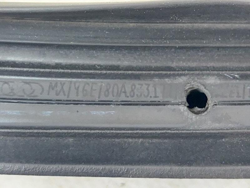 Уплотнитель кузова правый Q5 2021