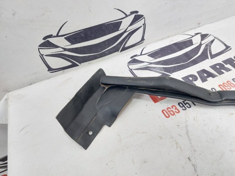 Уплотнитель кузова задний правый Rogue 2021 T33 2.5