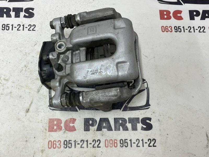 Запчасть суппорт тормозной задний левый Chevrolet Bolt EV 2023 13529258 Б/У Суппорт тормозной задний левый Chevrolet Bolt EV 2023 13529258 Б/У