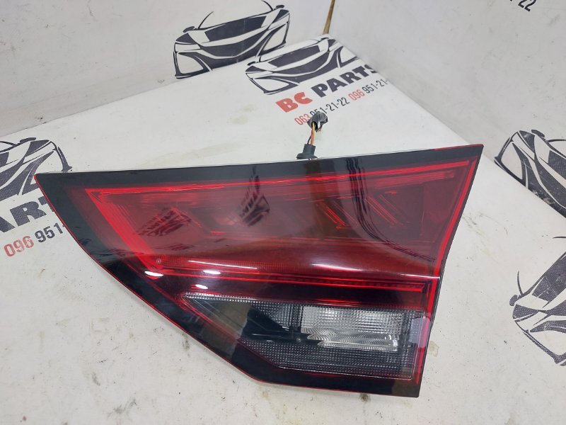 Фонарь задний внутренний правый Nissan Rogue 2021 T33 2.5 26550-6RF1A Б/У