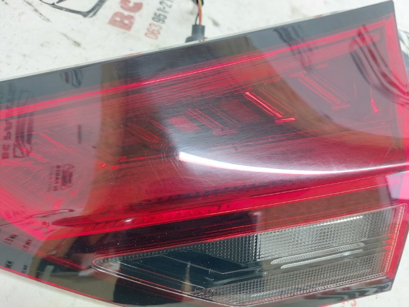 Фонарь задний внутренний правый Rogue 2021 T33 2.5
