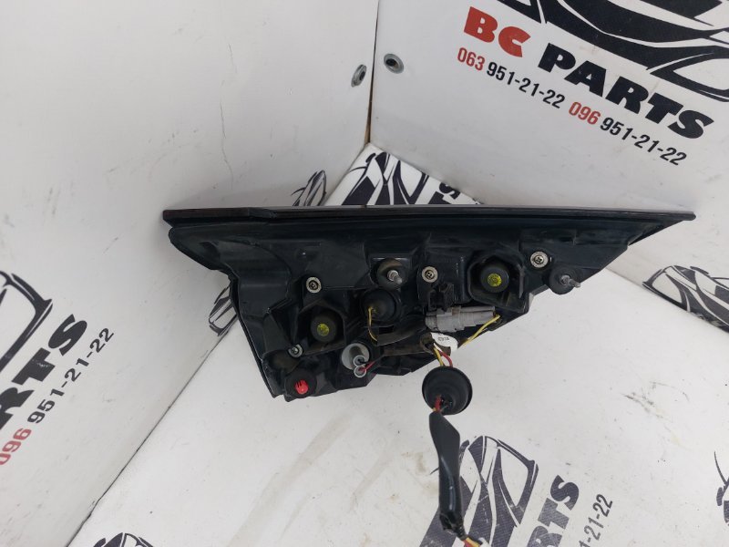 Фонарь задний внутренний правый Rogue 2021 T33 2.5