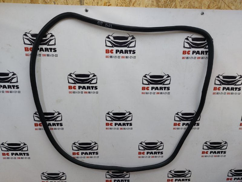 Уплотнитель кузова передний правый Chevrolet Bolt EV 2023 42588069 Б/У