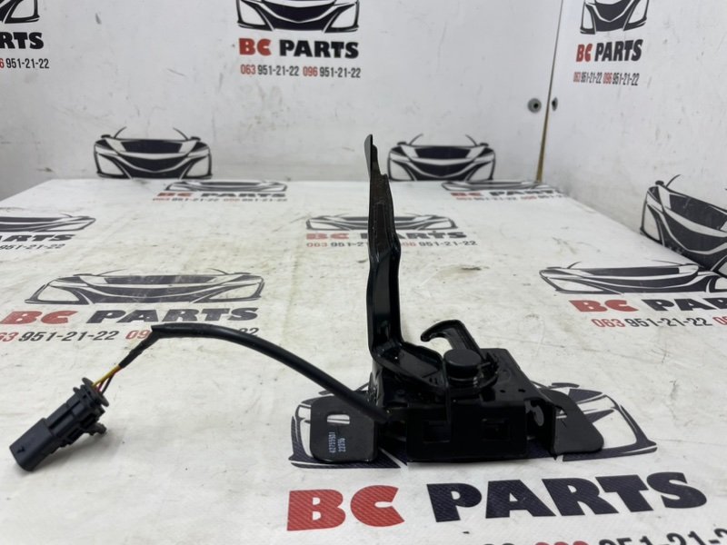 Замок капота Bolt EV 2023