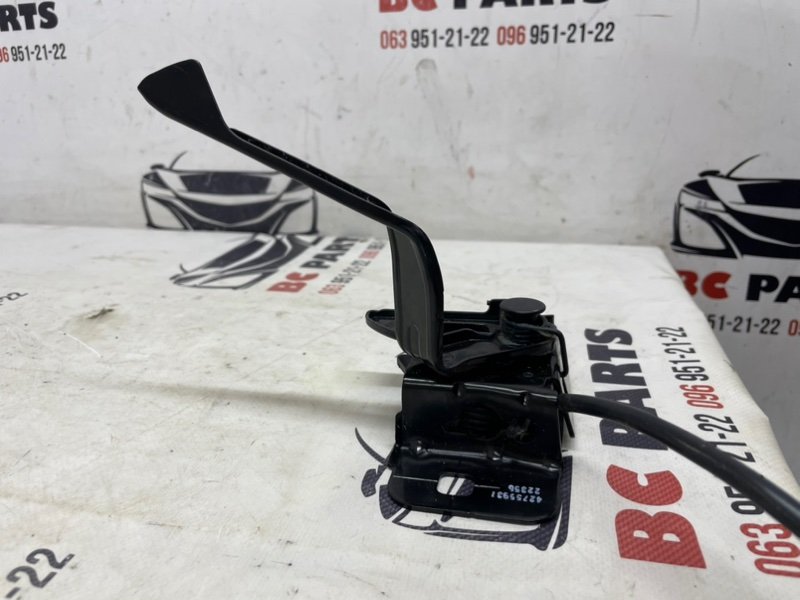 Замок капота Chevrolet Bolt EV