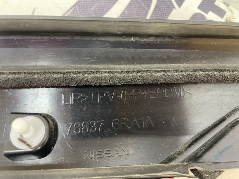 Накладка передней стойки левая Rogue 2021 T33 2.5