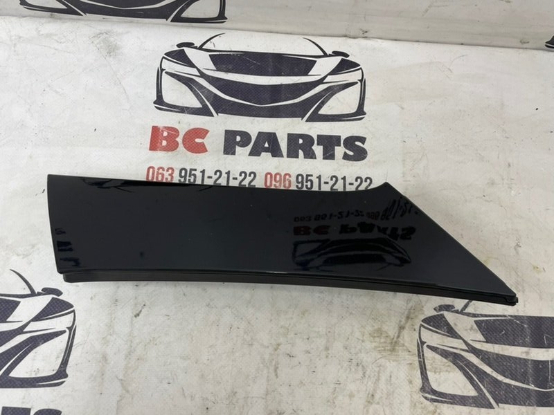 Накладка крышки багажника правая Chevrolet Bolt EV 2023 42784643 Б/У