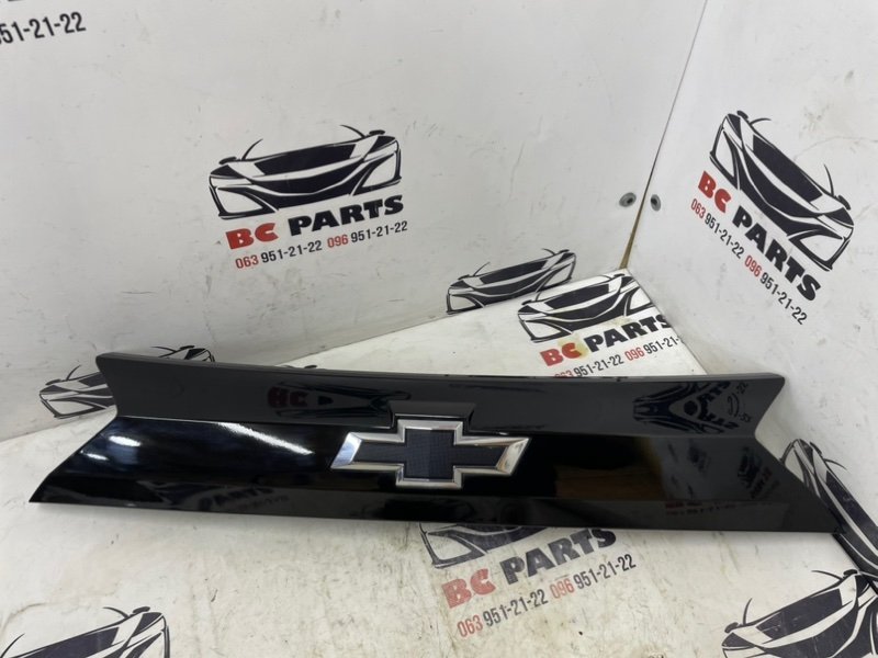 Накладка двери багажника Chevrolet Bolt EV 2023 42770044 Б/У