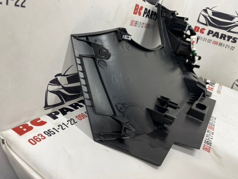 Накладка торпедо левая Rogue 2018 T32 QR25 2.5