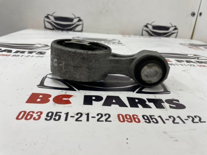 Подушка двигателя правая Nissan Rogue T32 QR25 2.5