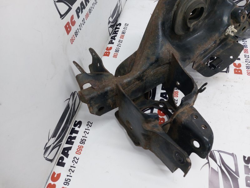 Цапфа задняя правая Nissan Rogue T32 QR25 2.5