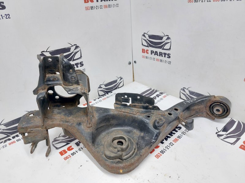 Цапфа задняя левая Nissan Rogue 2017 T32 QR25 2.5 55502-4BA0A Б/У