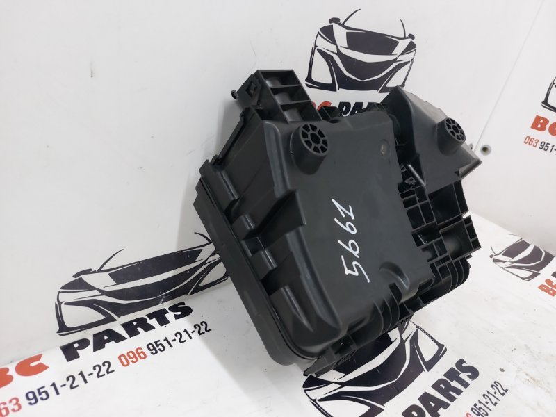 Корпус блока предохранителей Rogue 2017 T32 QR25 2.5