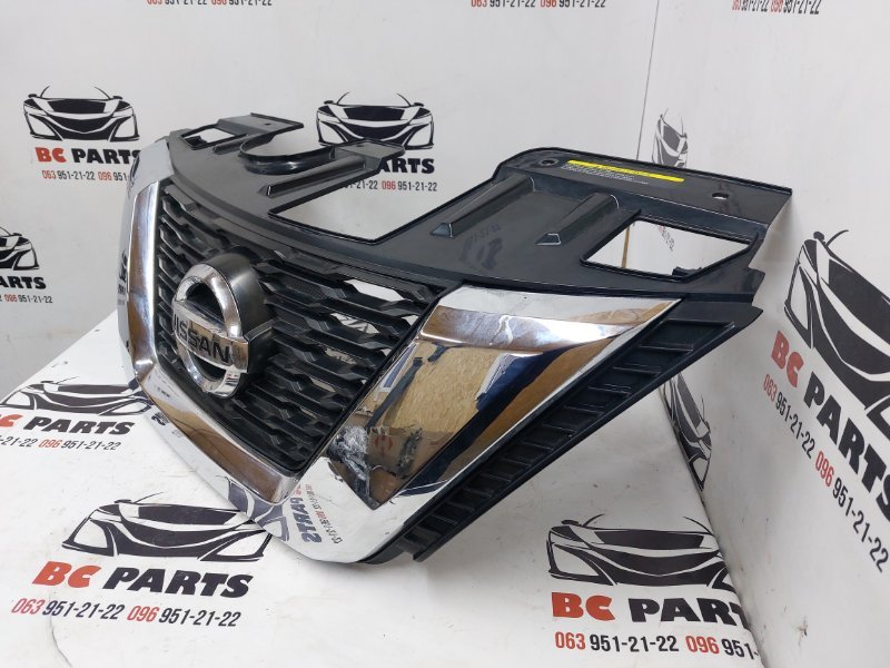 Решетка радиатора Nissan Rogue T32 QR25 2.5
