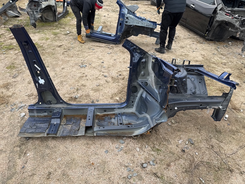 Четверть передний левый Rogue 2021 T33 2.5