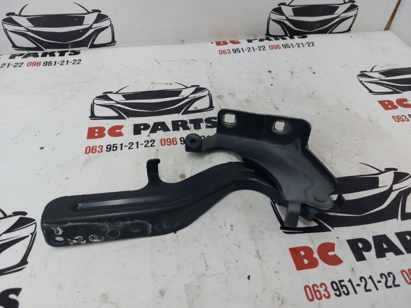 Петля капота правая Nissan Rogue T33 2.5