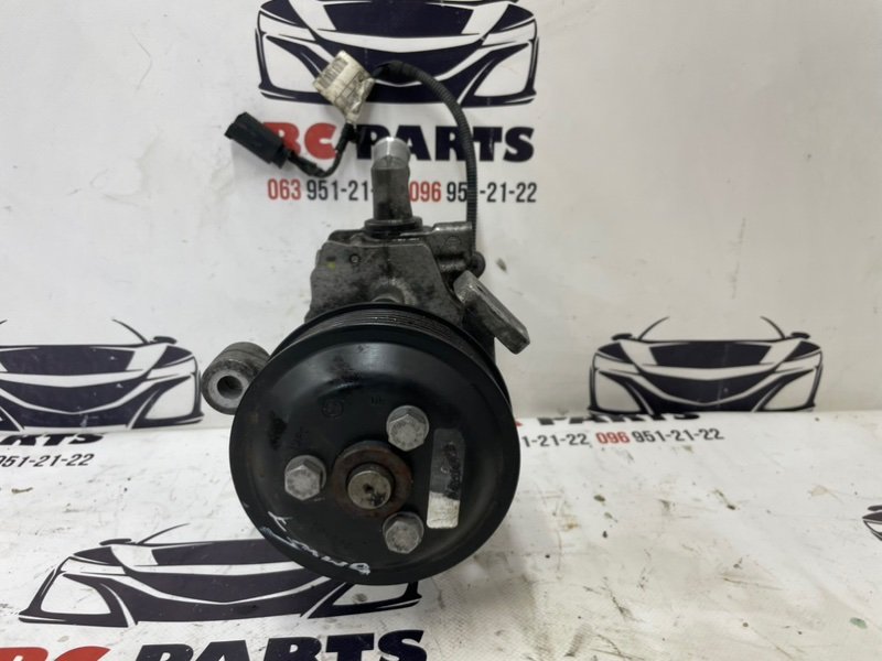 Насос гидроусилителя руля 7 2008-2015 F02 4.4