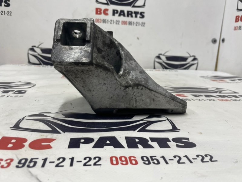 Кронштейн подушки двигателя 7 2008-2015 F02 4.4