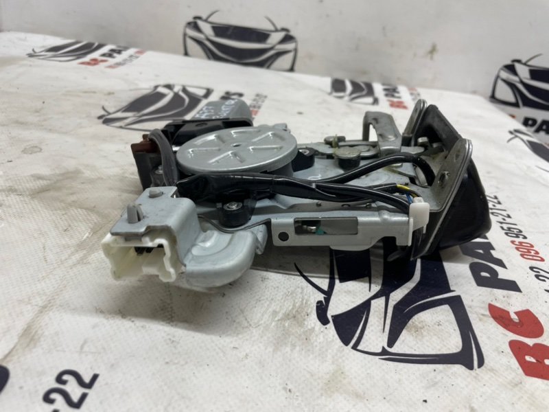 Замок двери багажника Nissan Rogue T32 QR25 2.5 Замок двери багажника Nissan Rogue T32 QR25 2.5