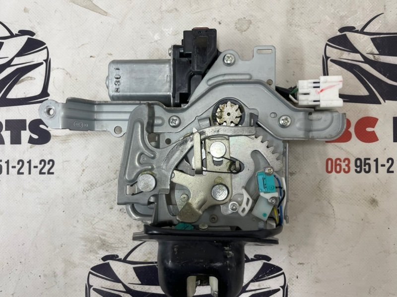 Замок двери багажника Rogue 2018 T32 QR25 2.5 Замок двери багажника Rogue 2018 T32 QR25 2.5