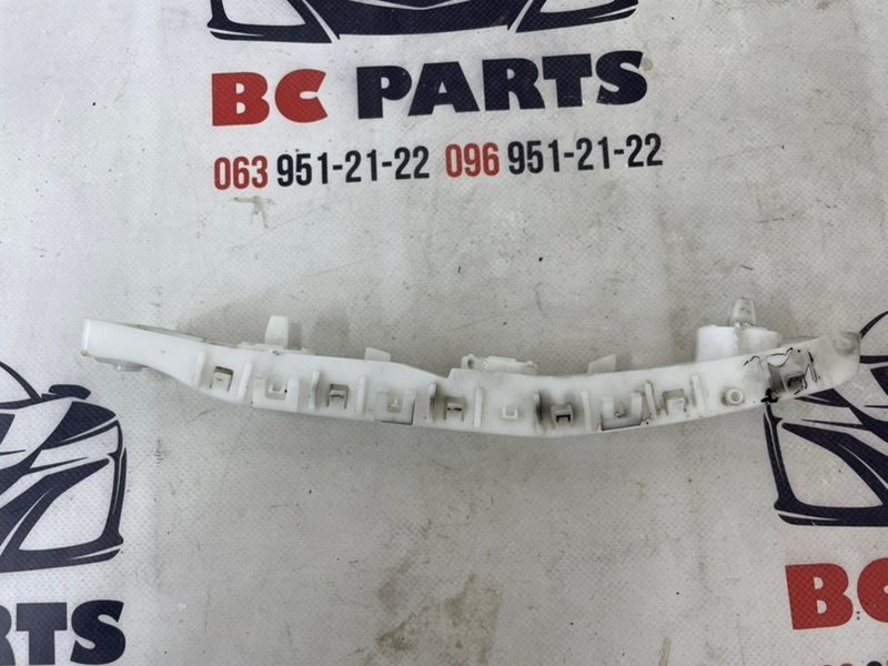 Направляющая бампера передняя правая Rogue 2018 T32 QR25 2.5