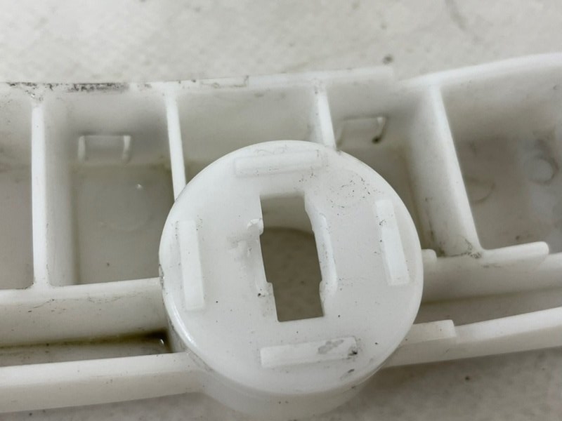 Направляющая бампера передняя правая Rogue 2018 T32 QR25 2.5