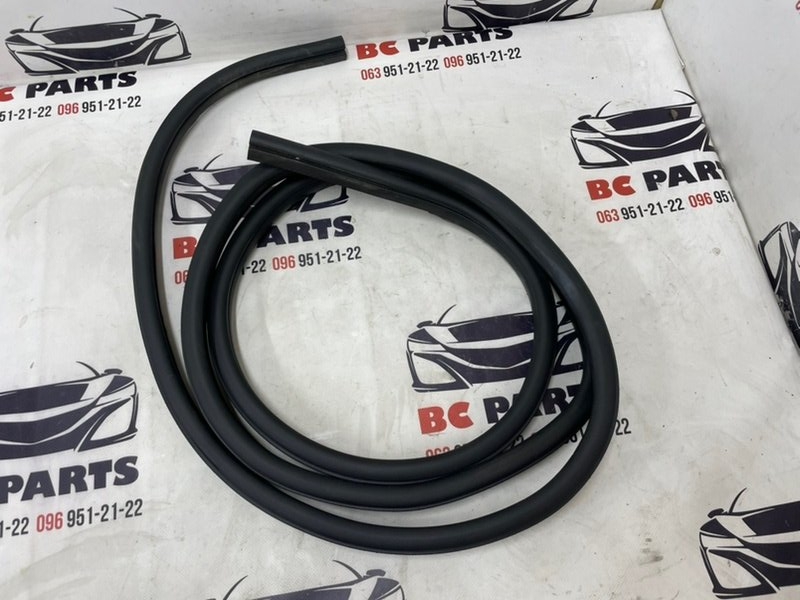 Уплотнитель кузова задний левый Nissan Rogue 2021 T33 2.5 769246RR0B Б/У