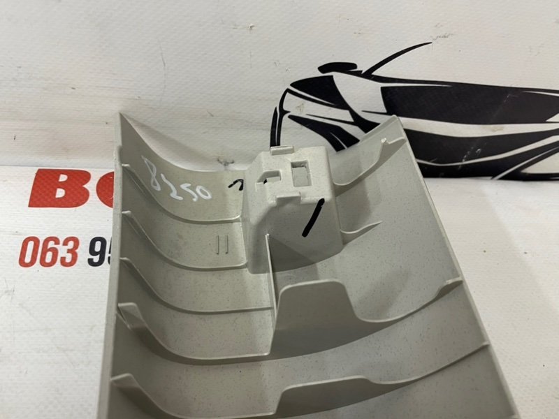 Накладка передней стойки правая Rogue 2018 T32 QR25 2.5