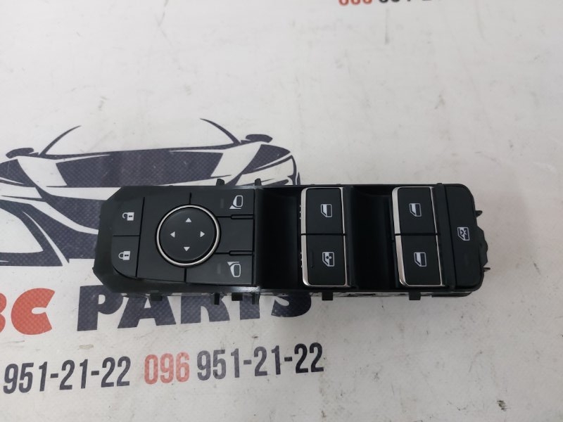 Кнопка стеклоподъемника передняя левая Nissan Rogue 2021 T33 2.5 254016RF3C Б/У