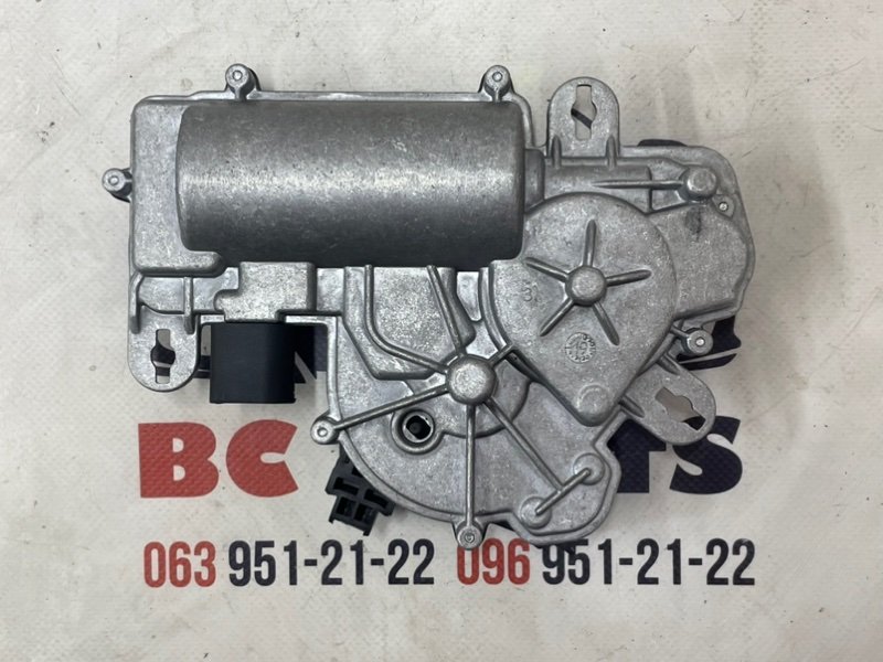 Мотор крышки багажника Audi Q5 80A 2.0