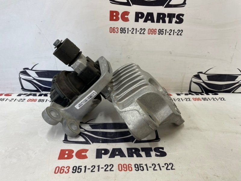 Подушка двигателя правая Nissan Rogue 2018 T32 QR25 2.5 112114BA0A Б/У