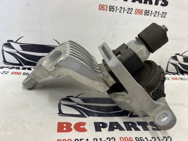 Подушка двигателя правая Nissan Rogue T32 QR25 2.5