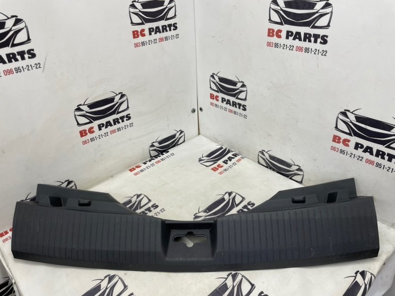 Накладка на порог багажника Nissan Rogue 2021 T33 2.5 849926RR0A Б/У