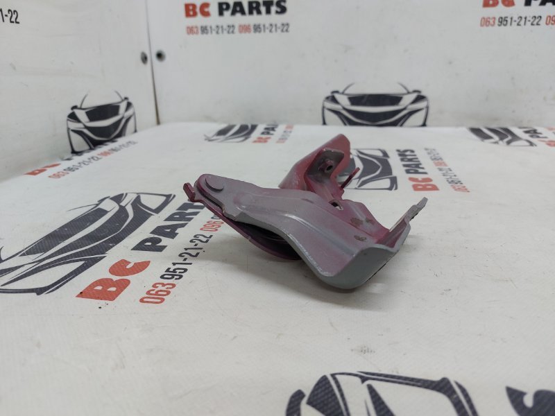 Петля капота правая Nissan Rogue Sport J11 2.0