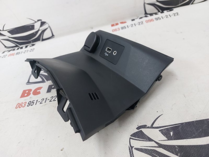 USB разъем Nissan Rogue T32 QR25 2.5