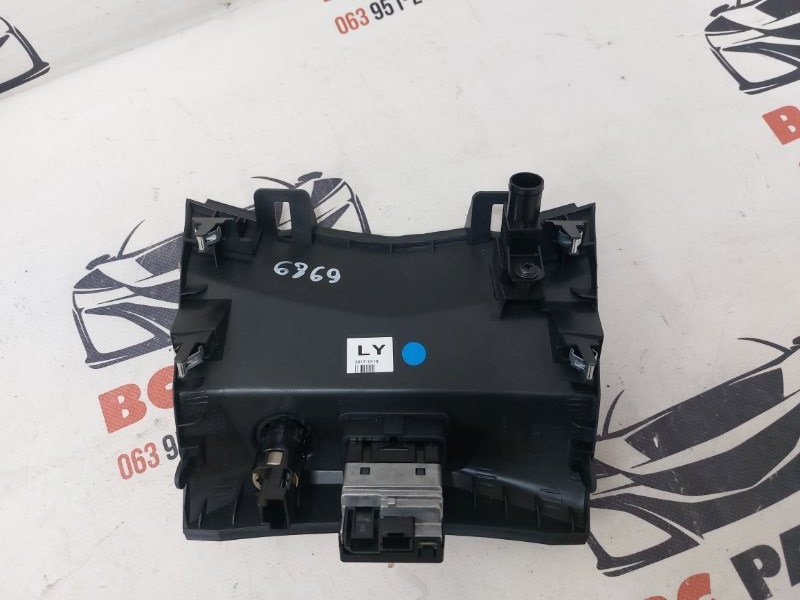 USB разъем Rogue 2018 T32 QR25 2.5
