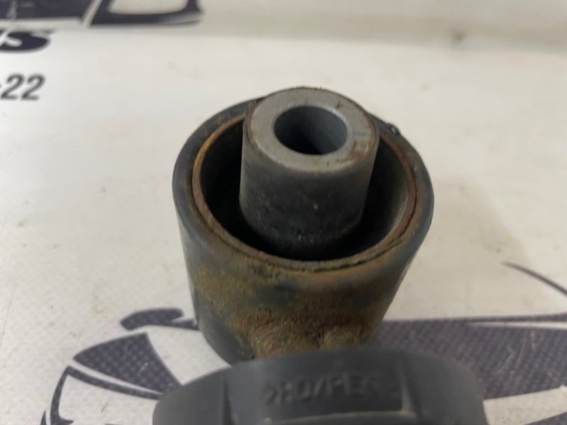 Амортизатор подвески задний Rogue 2018 T32 QR25 2.5 Амортизатор подвески задний Rogue 2018 T32 QR25 2.5