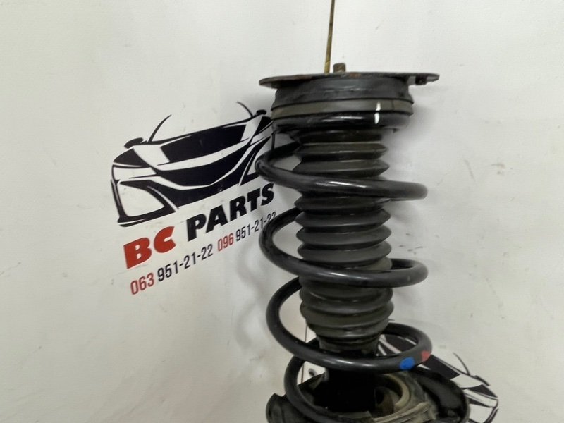 Стойка подвески передняя левая Nissan Rogue T32 QR25 2.5