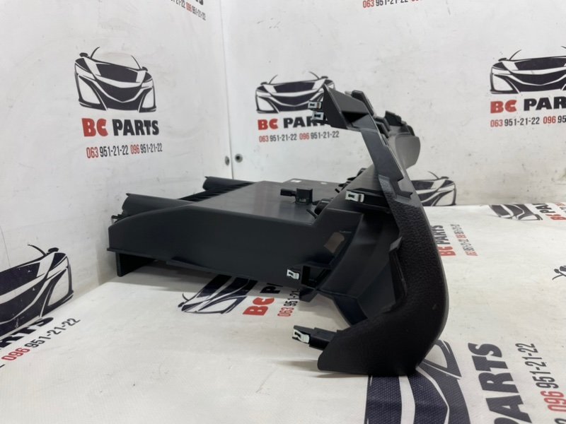 Накладка торпедо правая Rogue 2018 T32 QR25 2.5
