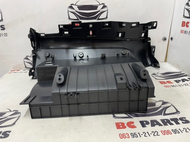Накладка торпедо правая Rogue 2018 T32 QR25 2.5