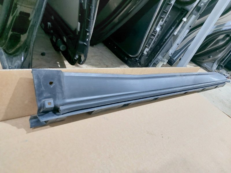 Накладка порога правая Ford Explorer 3.5 Накладка порога правая Ford Explorer 3.5