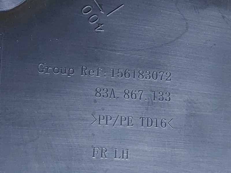 Обшивка боковой двери передняя левая Q3 2019-2024 83A 2.0