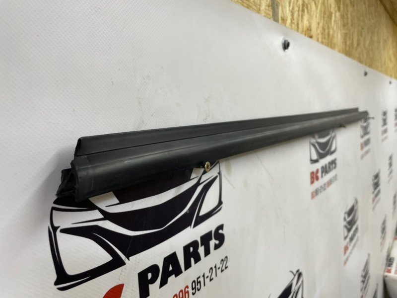 Молдинг стекла передний левый 301 2021 1.6