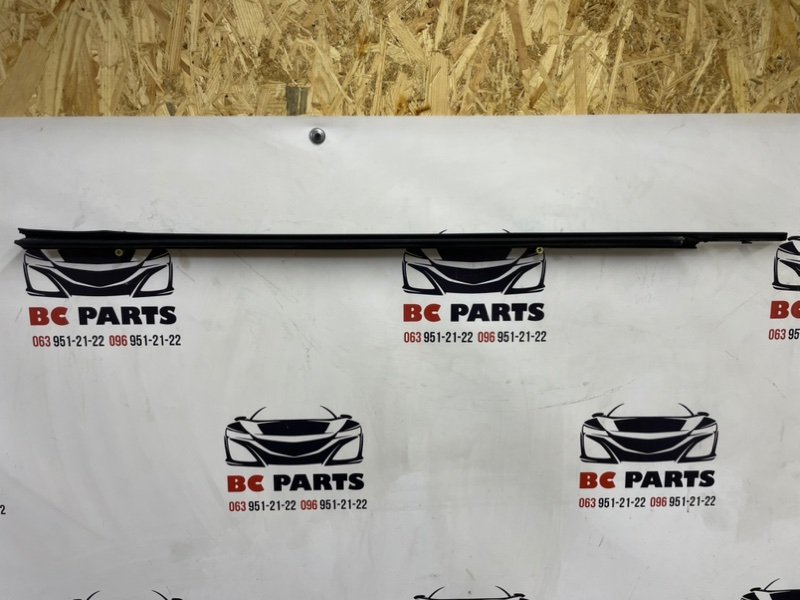 Молдинг стекла передний левый 301 2021 1.6