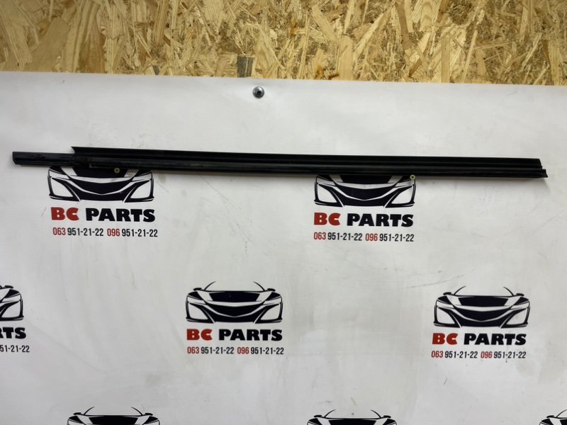 Молдинг стекла передний левый 301 2021 1.6