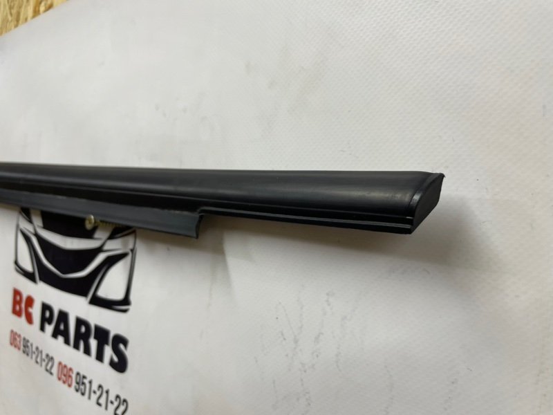 Молдинг стекла задний левый Peugeot 301 1.6