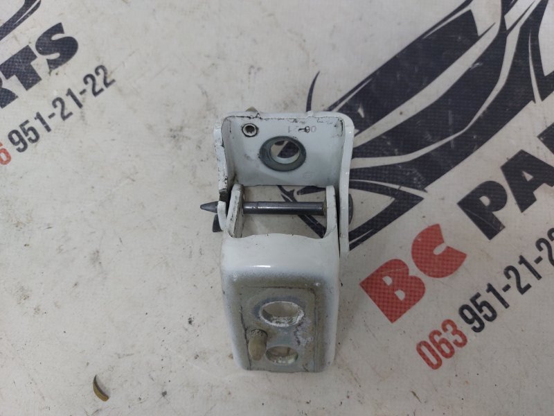 Петля двери задняя левая Peugeot 301 1.6