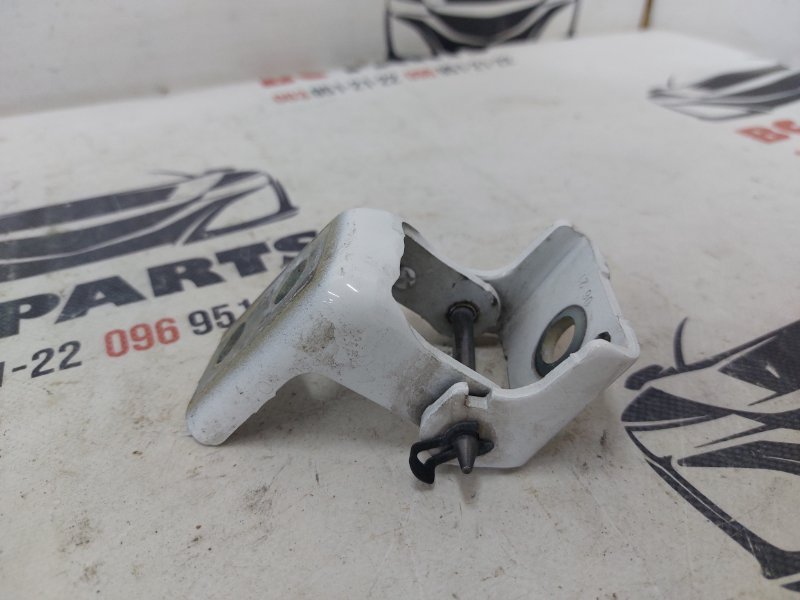 Петля двери передняя левая Peugeot 301 1.6