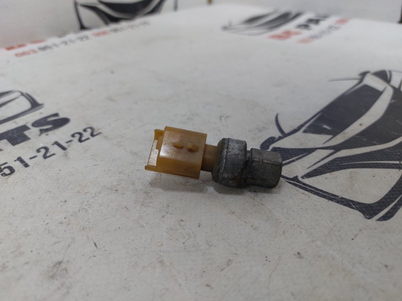 Датчик давления компрессора кондиционера 301 2021 1.6